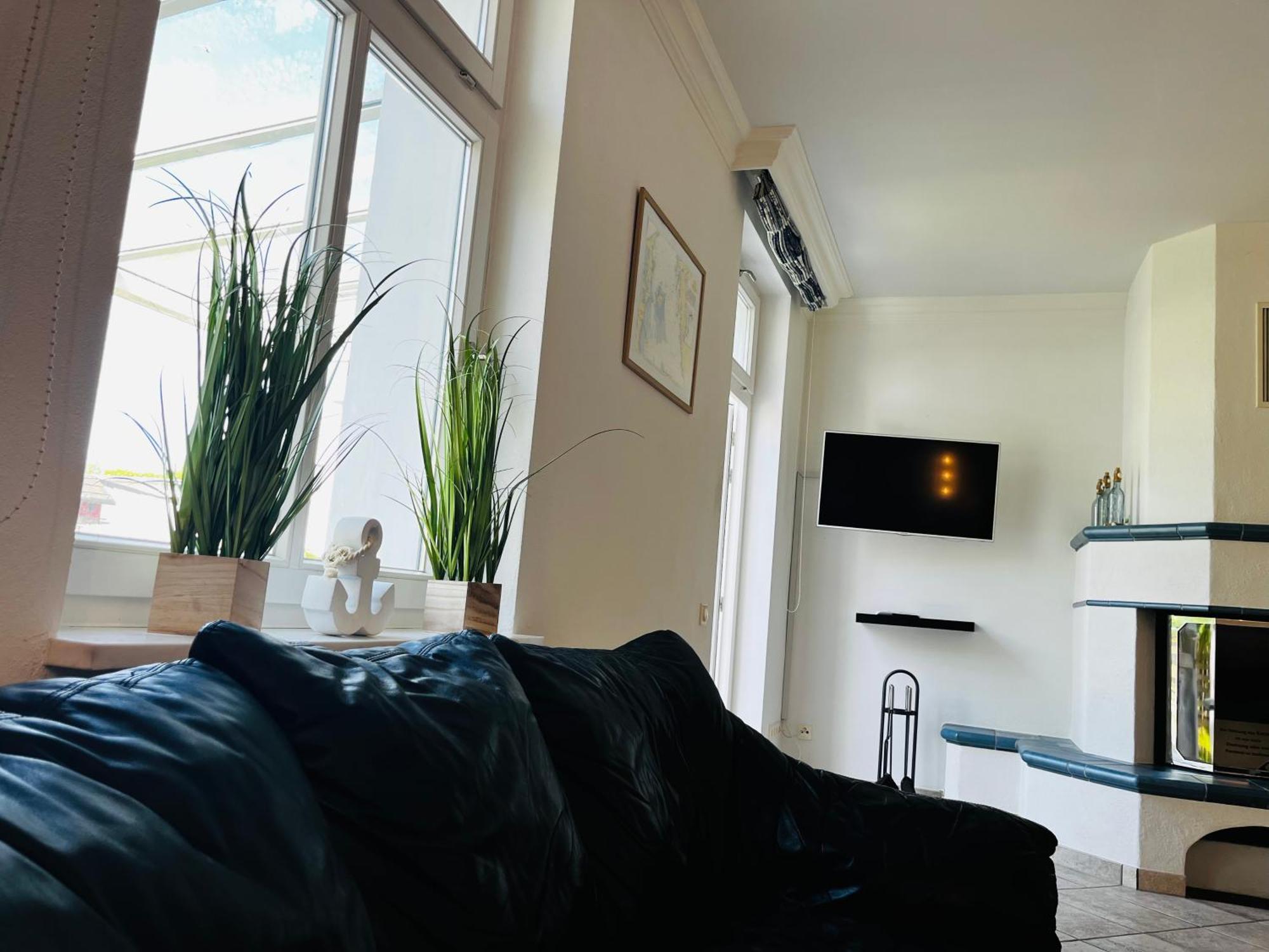 Kapitaenshaus An Der Warnow Mit Sauna Ρόστοκ Εξωτερικό φωτογραφία